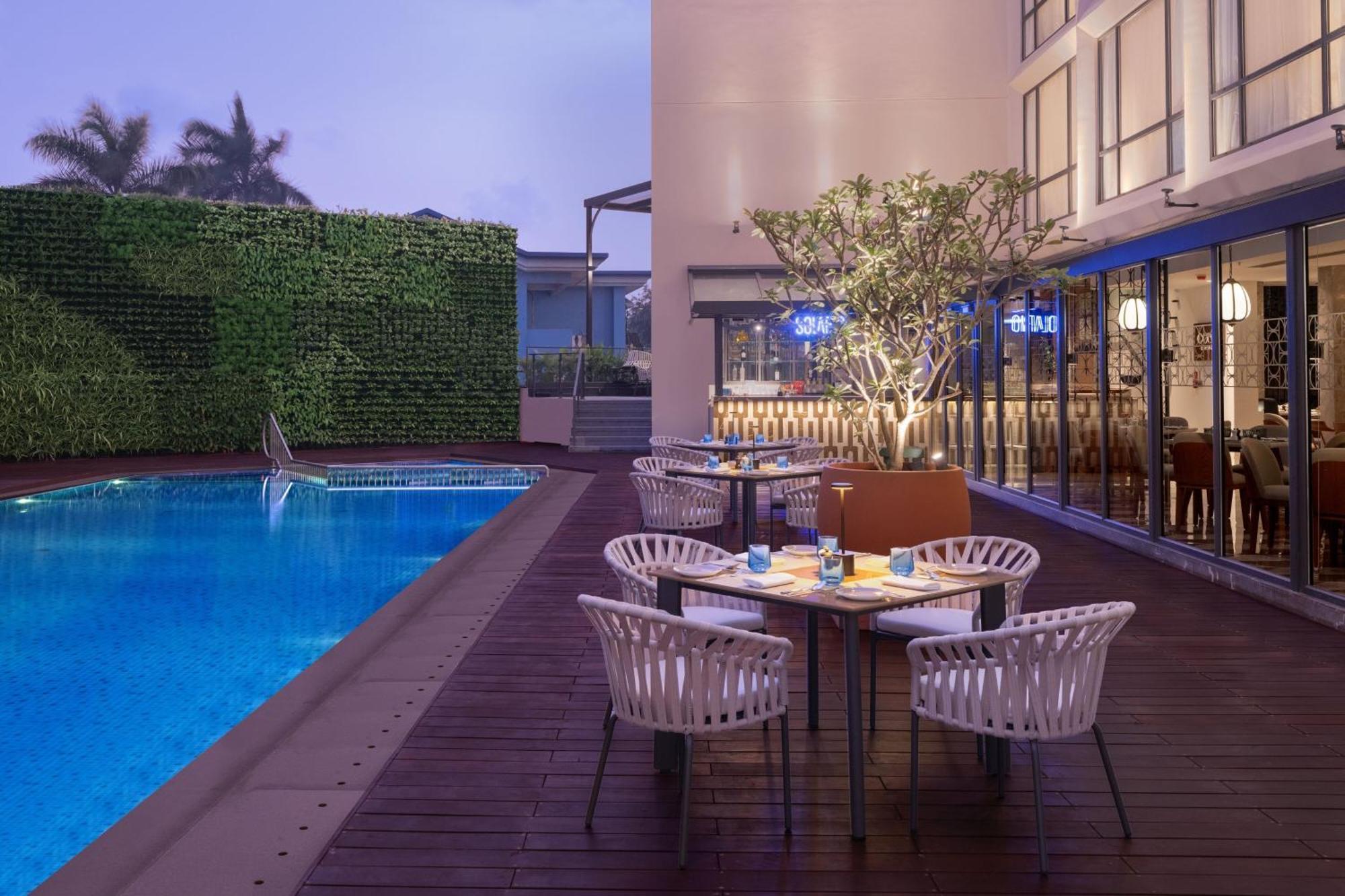 Courtyard By Marriott Goa Colva Hotell Exteriör bild