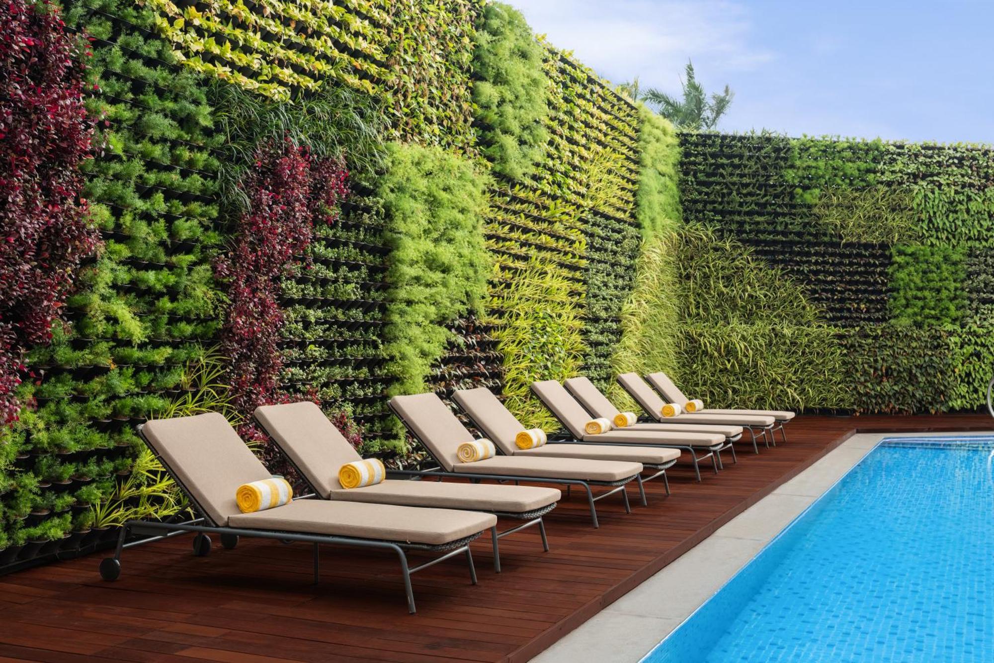 Courtyard By Marriott Goa Colva Hotell Exteriör bild