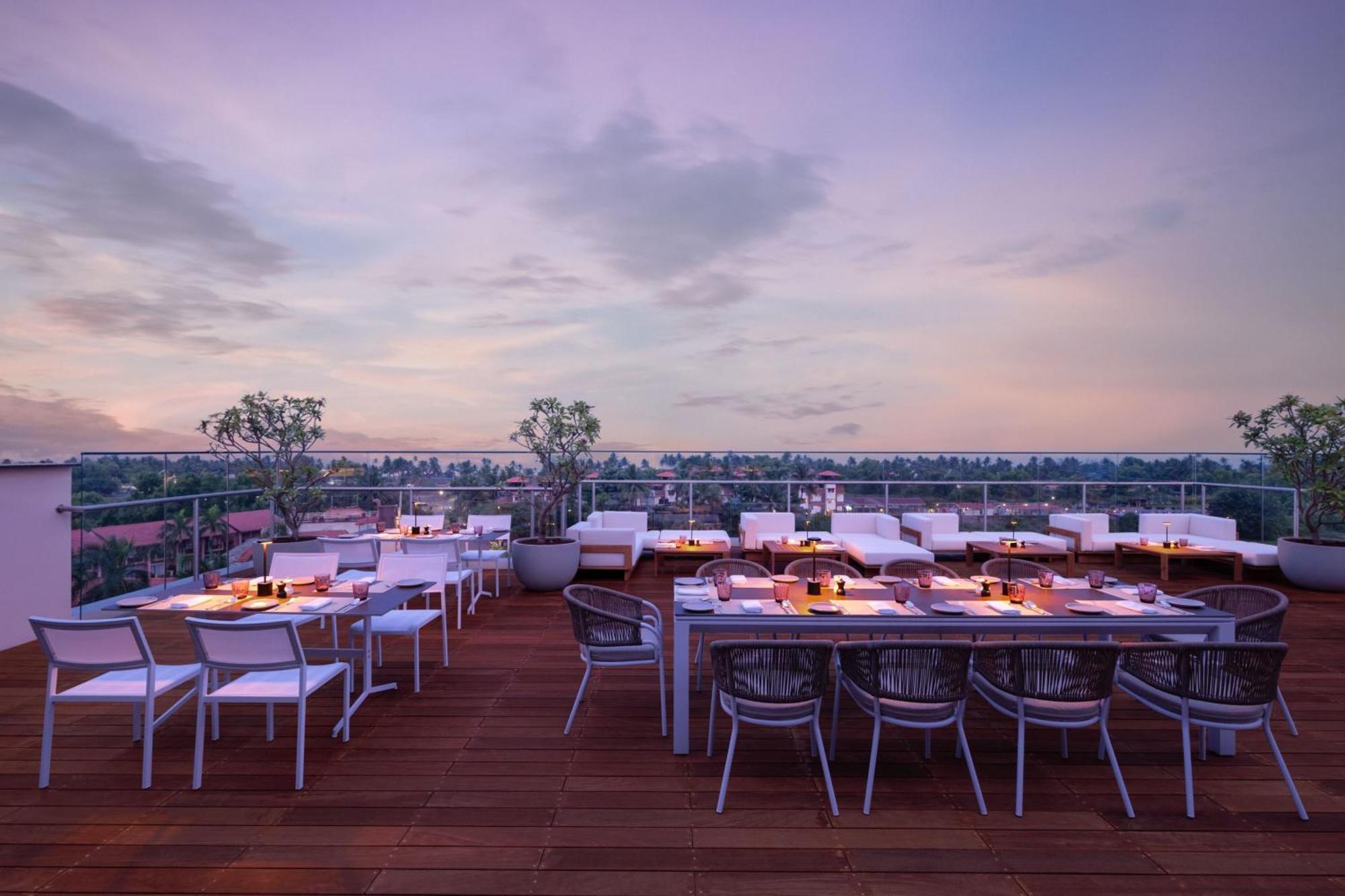 Courtyard By Marriott Goa Colva Hotell Exteriör bild