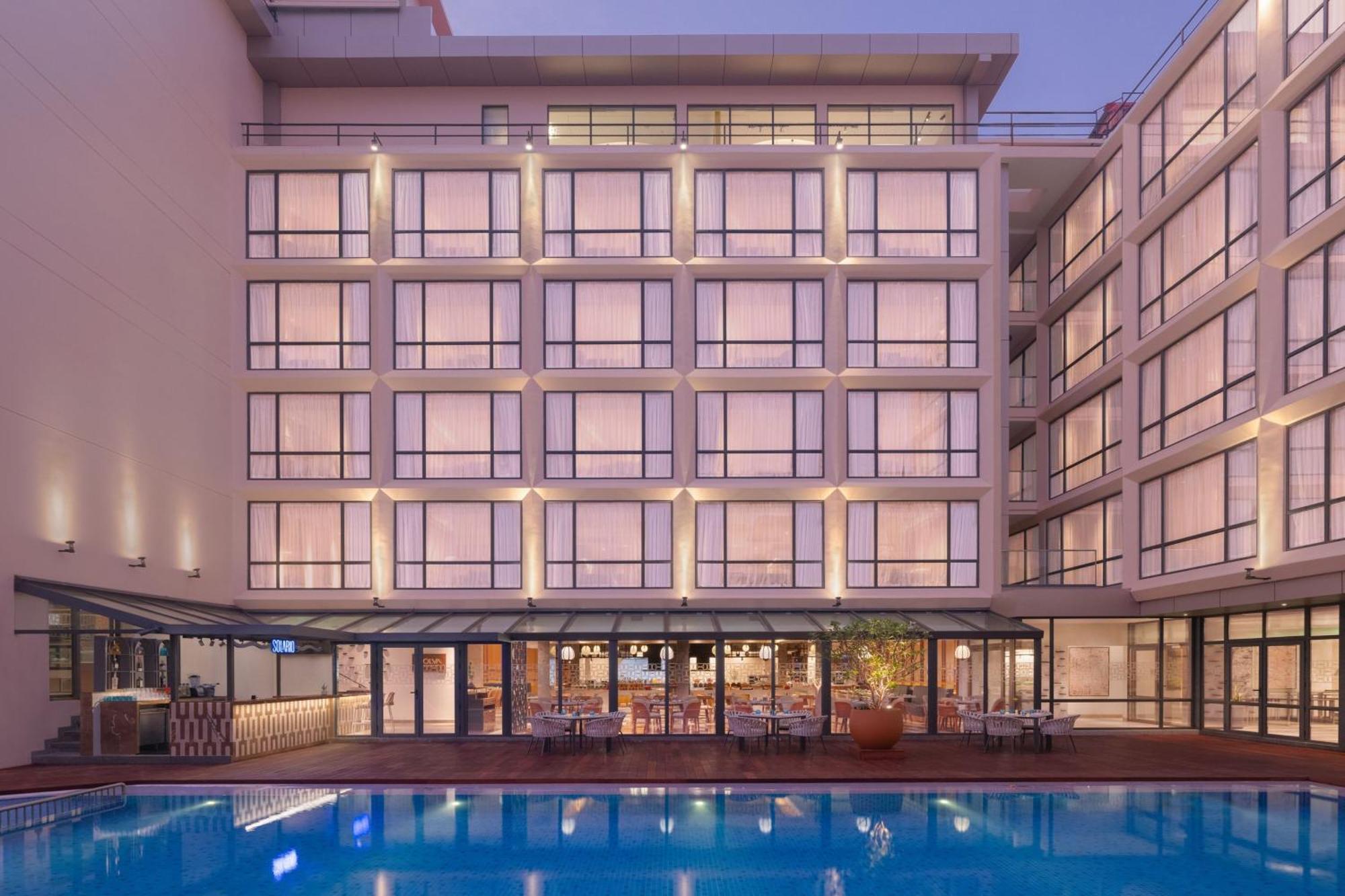 Courtyard By Marriott Goa Colva Hotell Exteriör bild