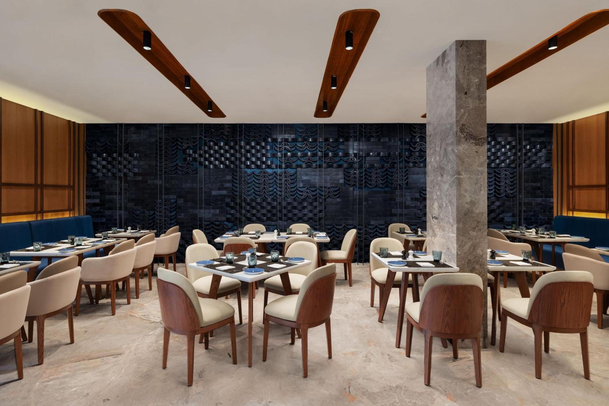 Courtyard By Marriott Goa Colva Hotell Exteriör bild