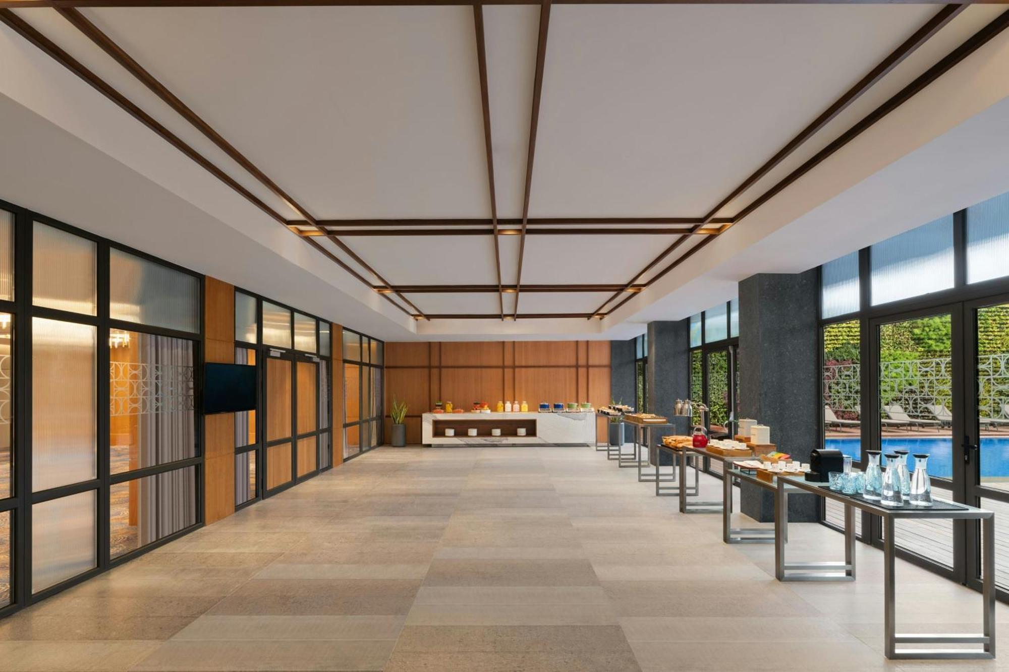 Courtyard By Marriott Goa Colva Hotell Exteriör bild