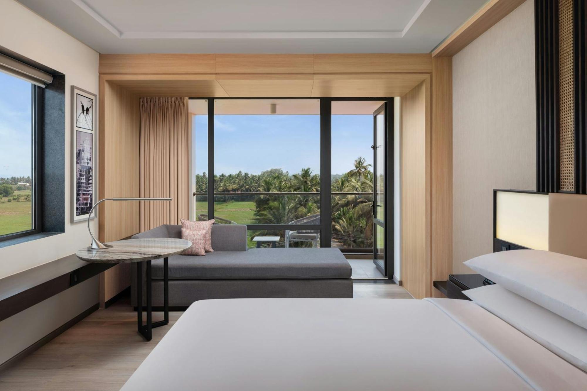 Courtyard By Marriott Goa Colva Hotell Exteriör bild