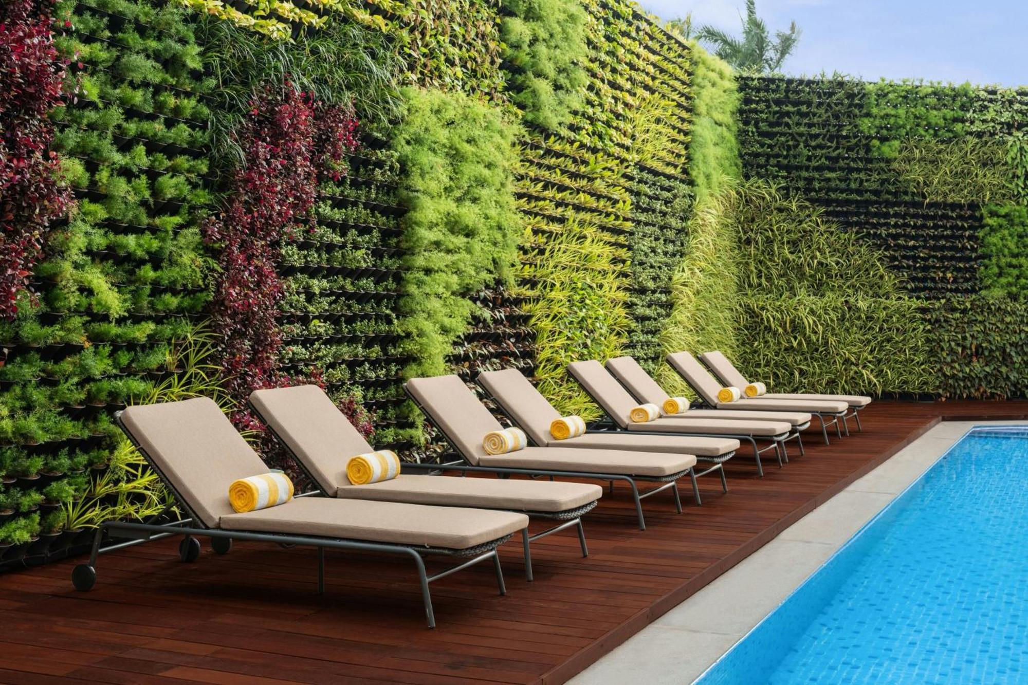 Courtyard By Marriott Goa Colva Hotell Exteriör bild